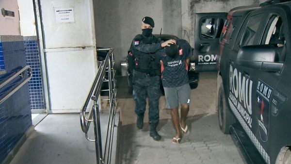 Jovem de 20 anos com mandado de prisão em aberto por homicídio foi levado para a Delegacia Regional de Vila Velha