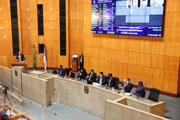 Prestação de contas do governador Renato Casagrande (PSB) à Assembleia Legislativa por Ellen Campanharo