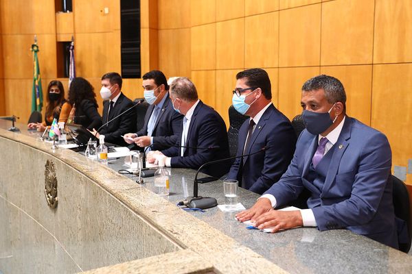 Mesa Diretora formada para a prestação de contas do governador Renato Casagrande (PSB) por Ellen Campanharo