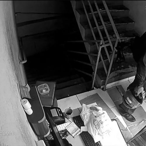 carreta carregada com granito tomba em rodovia de ecoporanga a gazeta