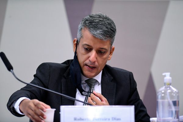 Ex-diretor de Logística do Ministério da Saúde Roberto Dias presta depoimento à CPI da Covid