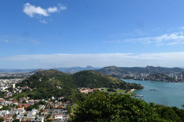 Nuvem gigante chama atenção no céu da Grande Vitória por Carlos Alberto Silva