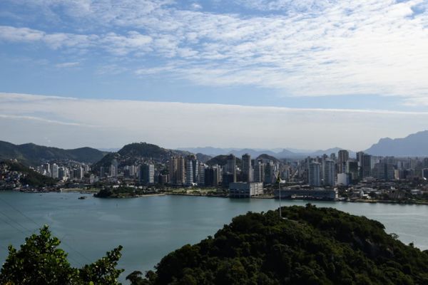 Nuvem gigante chama atenção no céu da Grande Vitória por Carlos Alberto Silva