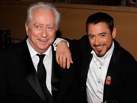 Robert Downey Sr. ao lado do filho