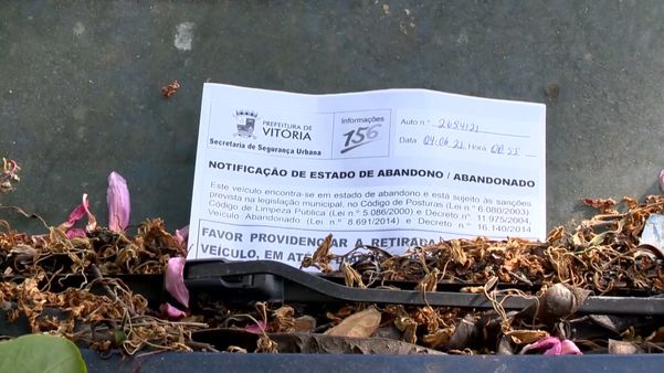 Veículos abandonados nas ruas de Vitória