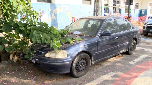 Veículos abandonados nas ruas de Vitória  por Fernando Estevão 