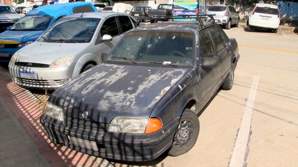 Veículos abandonados nas ruas de Vitória  por Fernando Estevão 