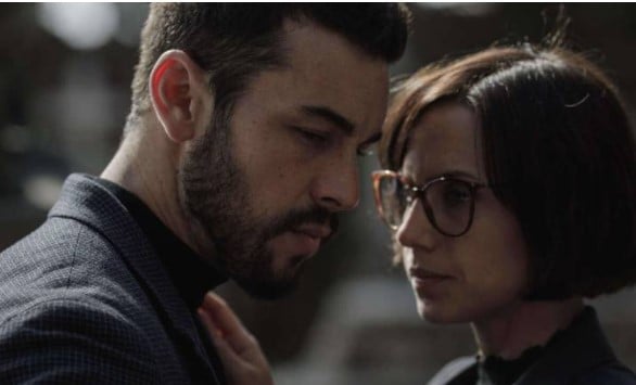 Os atores Mario Casas e Aura Garrido em cena da série 'O Inocente'