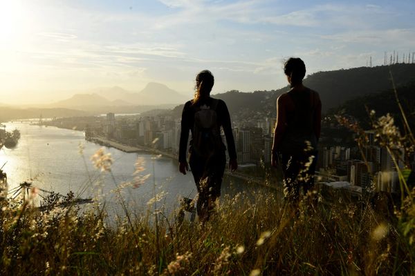 Pôr do sol no alto do Penedo, em Vila Velha por Bernardo Coutinho