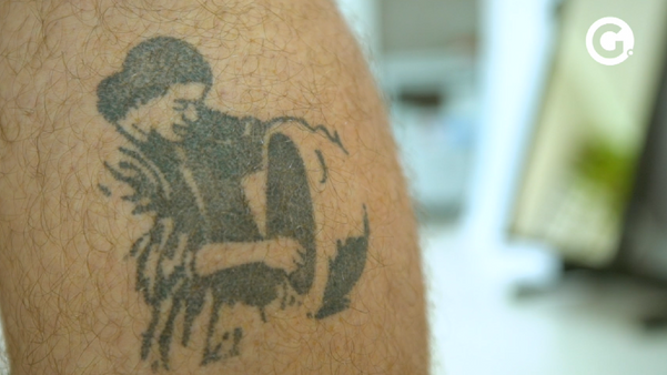Tatuagem de Fernando que homenageia as paneleiras