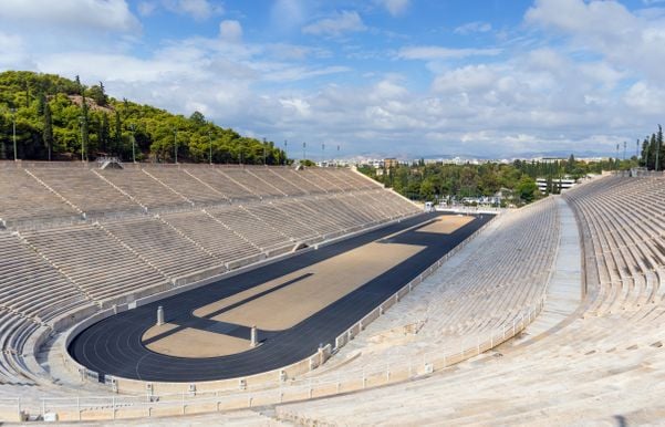 O estádio Panathenaic, em Atenas, é um exemplo do tipo de arenas em que eram disputados os Jogos Olímpicos, no início