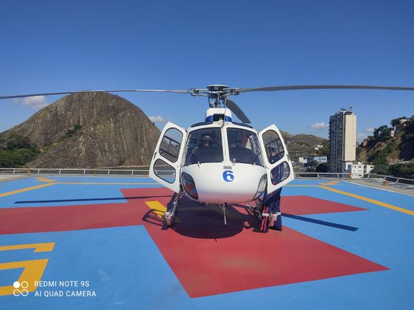 Atendimento à vítima de acidente na BR 262 marca primeiro pouso no heliponto do HEUE, em Vitória por Divulgação/Notaer