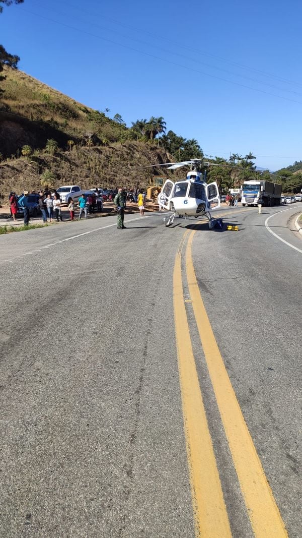 Atendimento à vítima de acidente na BR 262 marca primeiro pouso no heliponto do HEUE, em Vitória por Divulgação/Notaer
