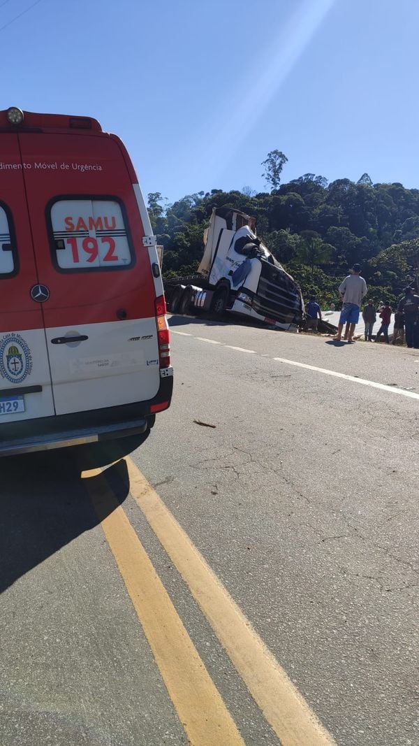 Atendimento à vítima de acidente na BR 262 marca primeiro pouso no heliponto do HEUE, em Vitória por Divulgação/Notaer