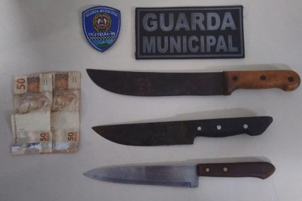 Facas foram apreendidas com homem preso em Vila Velha