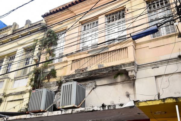 Prédio abandonado na Avenida Presidente Florentino Avidos, Centro de Vitória por Carlos Alberto Silva