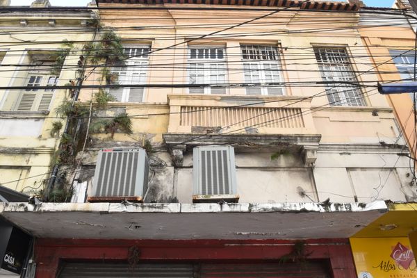 Prédio abandonado na Avenida Presidente Florentino Avidos, Centro de Vitória por Carlos Alberto Silva