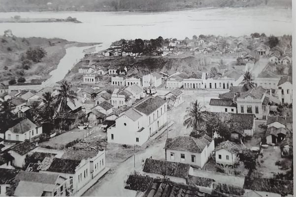 1938: a foz do Rio Santa Maria e o Morro das cabritas (à direita) por Acervo José Luiz Pizzol
