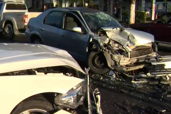 Colisão entre veículos deixa feridos em Vitória