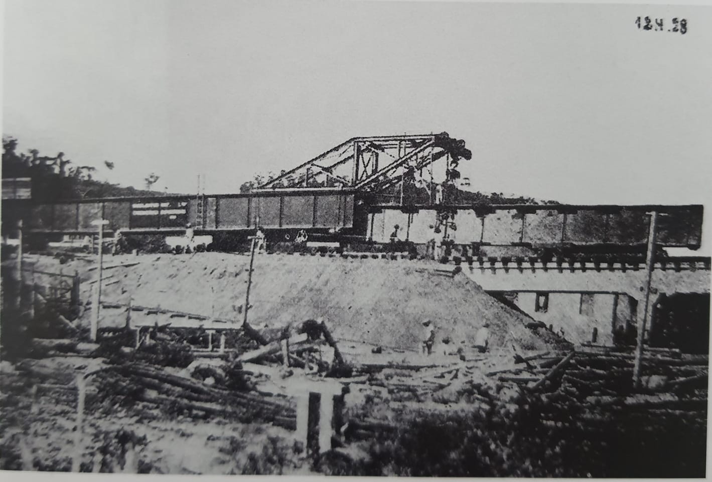 Construção da ponte Florentino Avidos em 1926