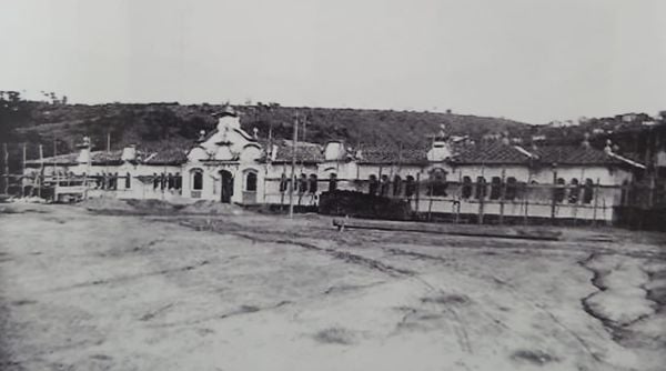 Construção do Hospital Silvio Avidos em 1946 por Acervo José Luiz Pizzol
