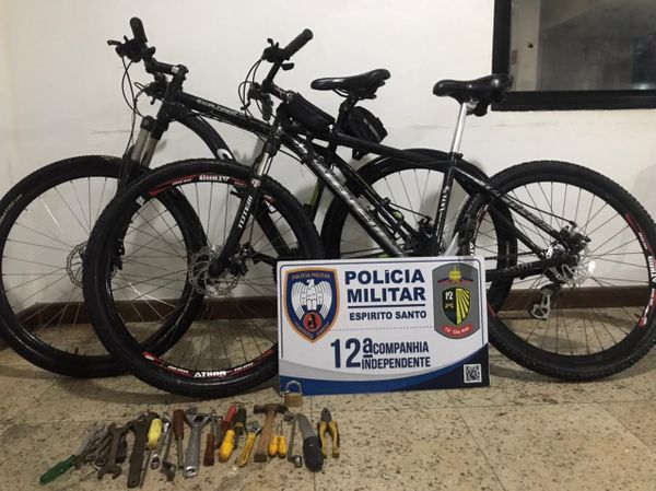 Duas bicicletas foram recuperadas com o suspeito detido na madrugada desta terça-feira (13), em Jardim Camburi