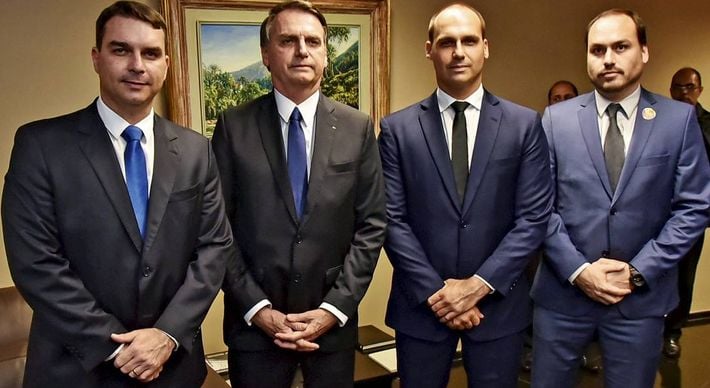 Flávio, Eduardo e Carlos são apontados no parecer do senador Renan Calheiros sobre disseminação de informações falsas durante a pandemia do novo coronavírus
