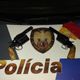 Armas apreendidas com assaltantes em loja de Cariacica