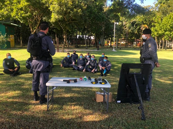 A Polícia Militar realizou um treinamento no Parque da Vale nesta quarta-feira (14)