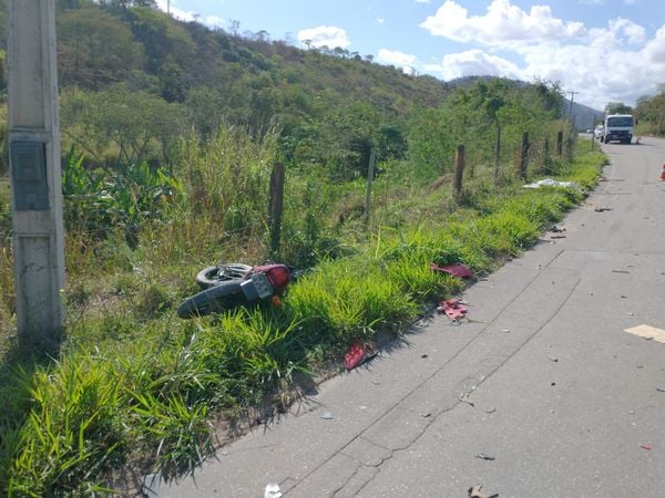 Motociclista morreu no local 