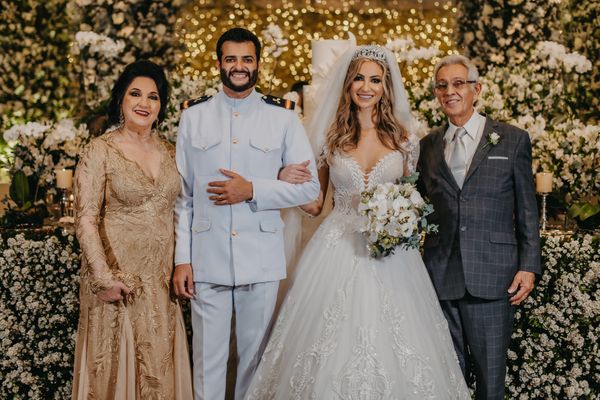 Os noivos Gabriella Nemer e Adyr Nicchio e os pais da noiva Cecilia Pinheiro Tannure e Emilio Bicalho Nemer 