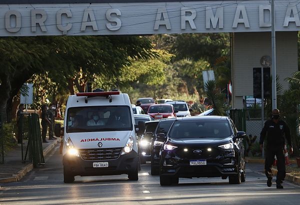 Saída do Presidente Jair Bolsonaro ambulância da Base aérea de Brasília, D