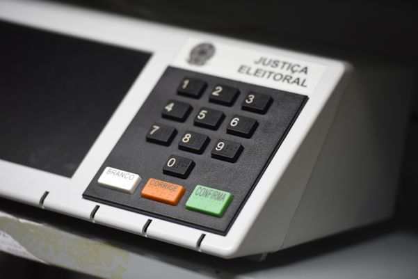 Urnas eletrônicas no centro de polêmica eleitoral