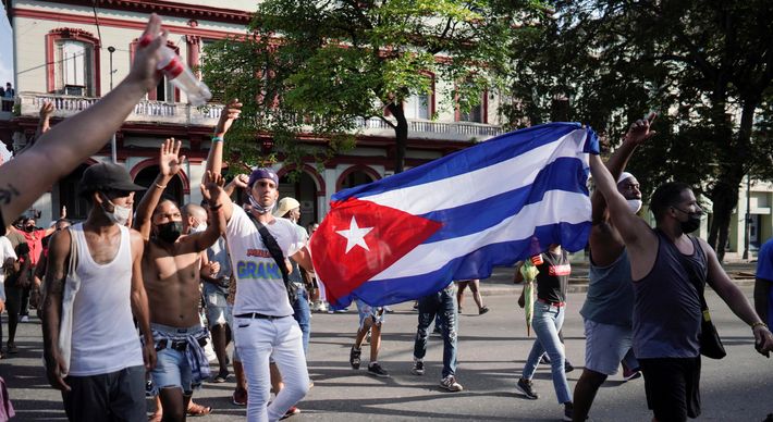 Desta vez, estão na mira a Polícia Nacional Revolucionária, subordinada ao Ministério do Interior cubano, e dois de seus líderes; atos são considerados os maiores em quase três décadas