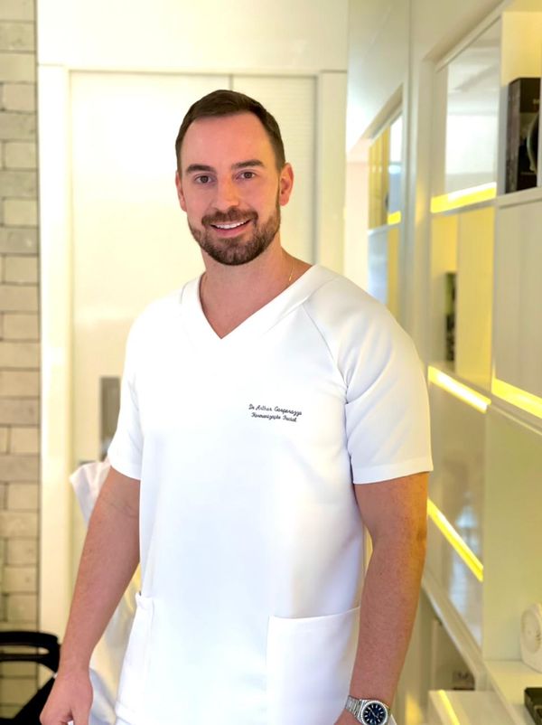 Admirador de obras de artes, o cirurgião-dentista acredita que esse é um dos traços pessoais que mais o agrega como profissional. 