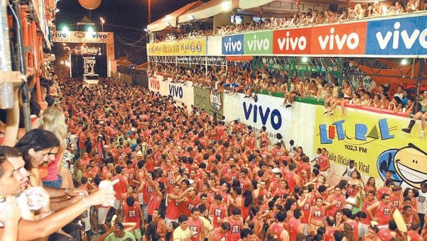 Data: 13/11/2004 - Capa, Corredor da Folia, no Vital 2004 - Editoria: Cidades - Foto: Nestor Müller - GZ