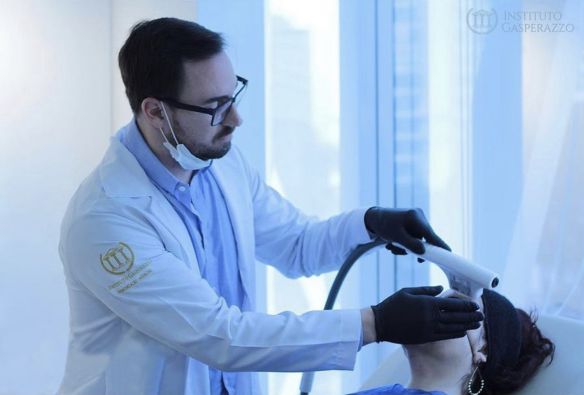O cirurgião-dentista Arthur Gasperazzo explica que, para garantir a satisfação, o processo de harmonização precisa ser uma construção entre o profissional e o paciente.