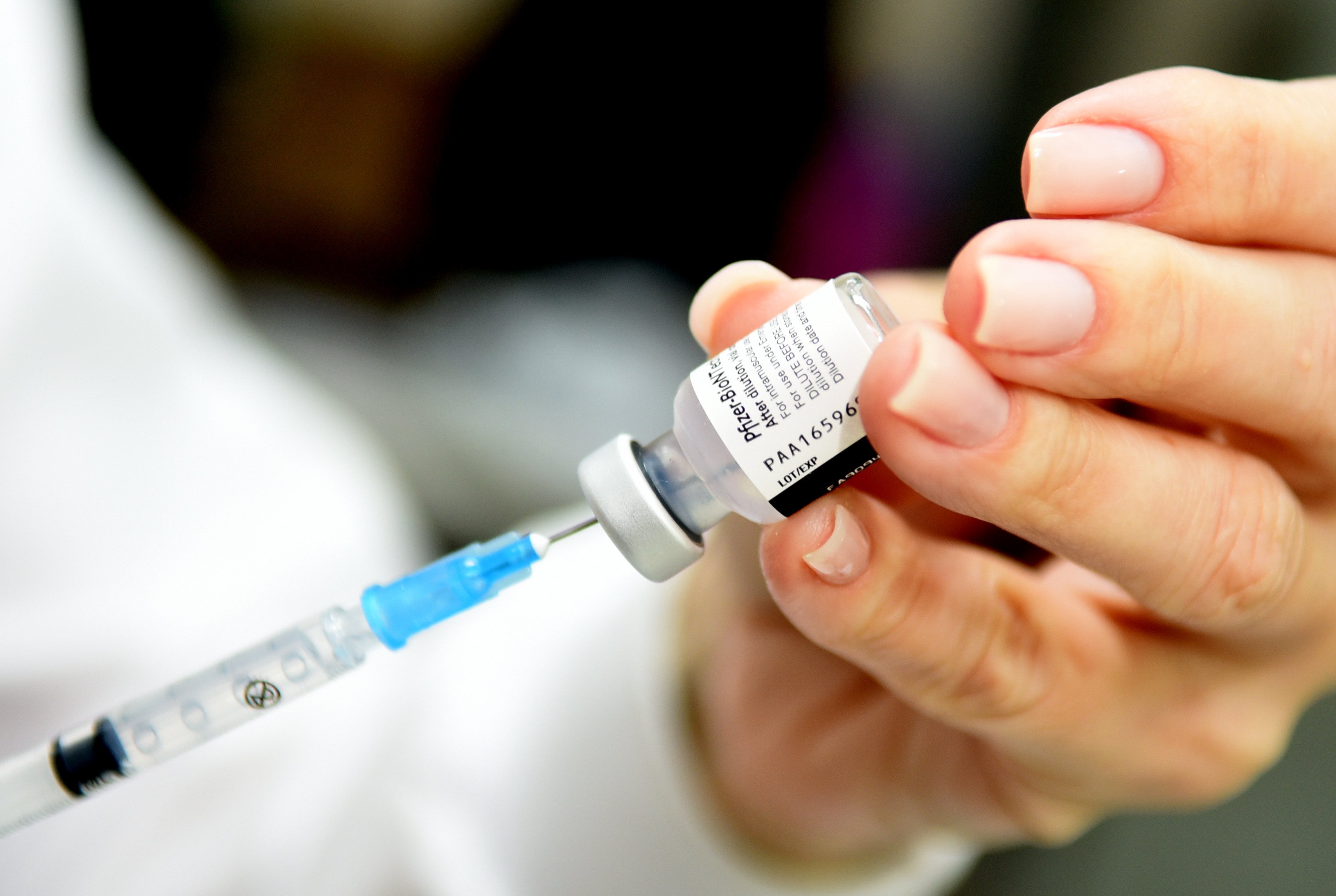 A farmacêutica está retirando sua vacina contra a Covid-19 em todo o mundo, segundo informação divulgada pelo jornal britânico The Telegraph