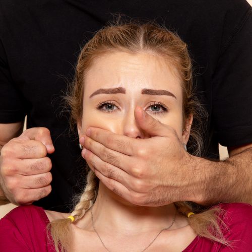 'Custo Bolsonaro' 3: violência contra as mulheres explode no Brasil