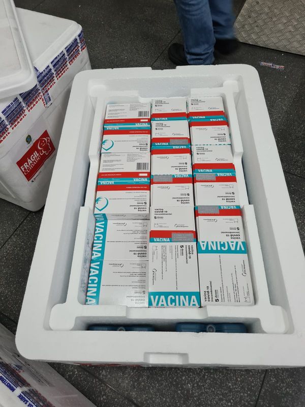 Mais de 66 mil doses da AstraZeneca chegaram ao Espírito Santo nesta quinta-feira (15)