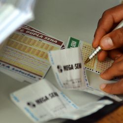 O prêmio principal acumulou novamente e está estimado em R$ 130 milhões para o próximo sorteio, que será no sábado (21).