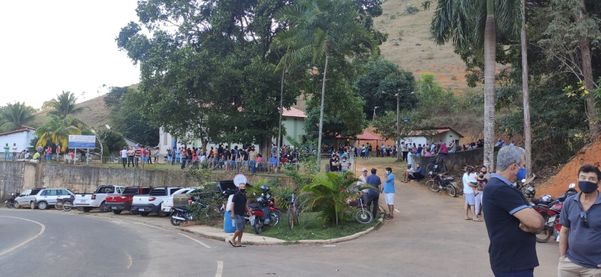 Muitas pessoas foram se despedir da criança 