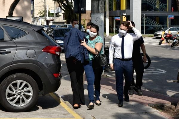Movimentação em frente ao Ministério Público na Prainha, em Vila Velha