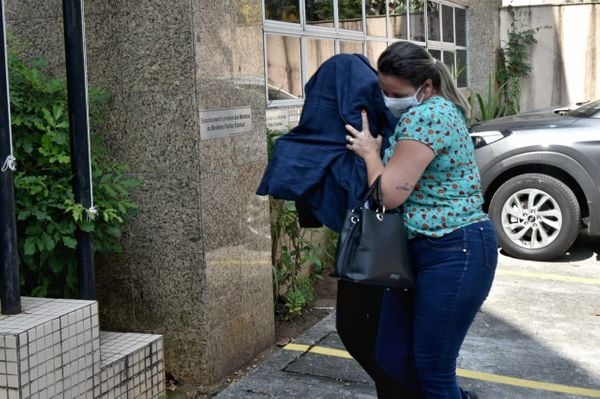 Movimentação em frente ao Ministério Público na Prainha, em Vila Velha