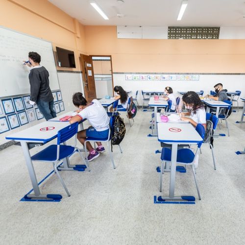 Nésio Fernandes aponta que 'o trabalho, o estudo e os cuidados com a saúde são centrais na vida social' e que, por isso, devem ser tratados como prioridade