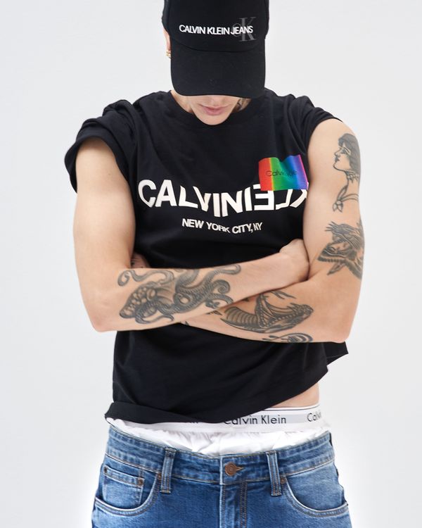 A Gazeta | Sucesso na moda, modelo transexual estrela primeira campanha de  underwear