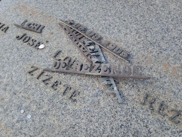 Polícia investiga furto em sepulturas de São José do Calçado por Addison Viana