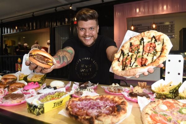 Henrique Cesar Hellmeister, o Rick's, inaugurou um food park que reúne a hamburgueria Smash Town, a doceria The Good Cop Donut e a pizzaria Pattyz, na Mata da Praia, em Vitória