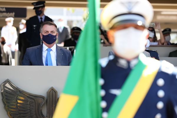 Jair Bolsonaro em cerimônia militar em homenagem ao aniversário de nascimento de Santos Dumont