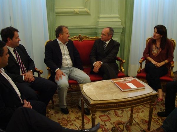 Zico conversa com Paulo Hartung, então governador, no Palácio Anchieta, em 2010